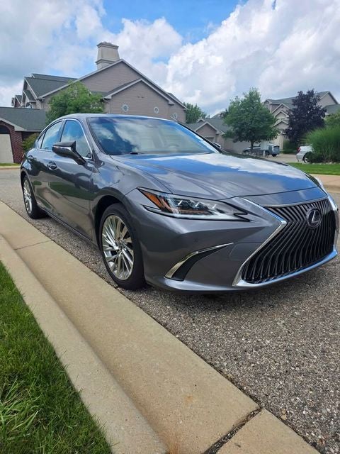 2019 Lexus ES 300h 300h Luxury 2.5 Liter FWD