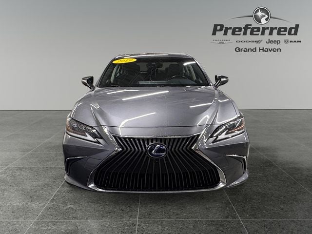 2019 Lexus ES 300h 300h Luxury 2.5 Liter FWD
