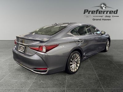 2019 Lexus ES 300h 300h Luxury 2.5 Liter FWD