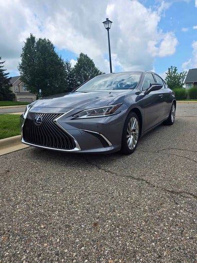 2019 Lexus ES 300h 300h Luxury 2.5 Liter FWD