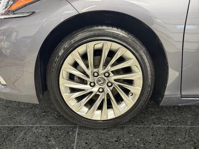 2019 Lexus ES 300h 300h Luxury 2.5 Liter FWD