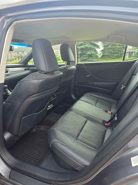 2019 Lexus ES 300h 300h Luxury 2.5 Liter FWD